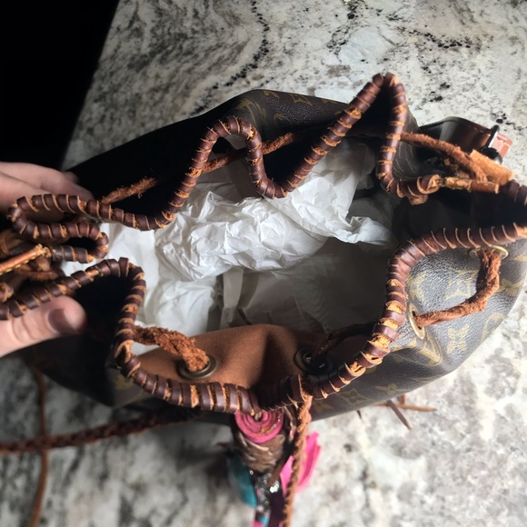 Louis Vuitton Fringe Bucket Bag - Picture 4 of 12